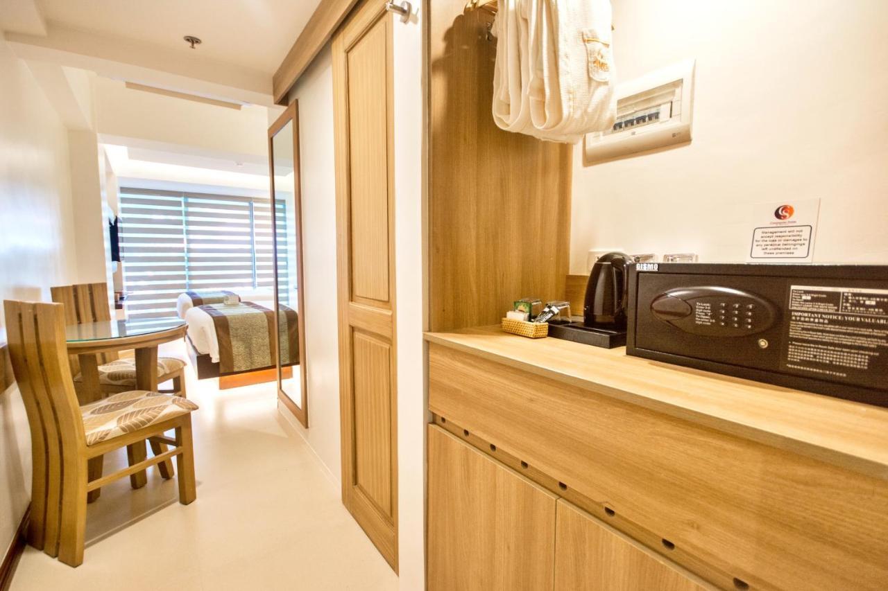 คอมแมนเดอร์ สวีท เดอ โบราไกย์ Hotel Manoc-Manoc ภายนอก รูปภาพ