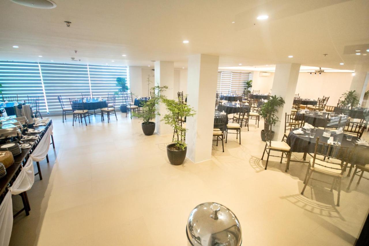 คอมแมนเดอร์ สวีท เดอ โบราไกย์ Hotel Manoc-Manoc ภายนอก รูปภาพ