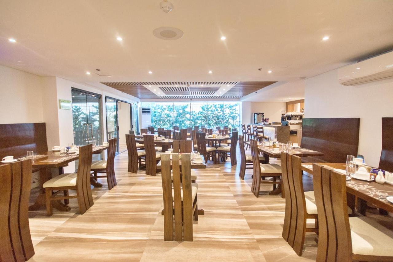 คอมแมนเดอร์ สวีท เดอ โบราไกย์ Hotel Manoc-Manoc ภายนอก รูปภาพ
