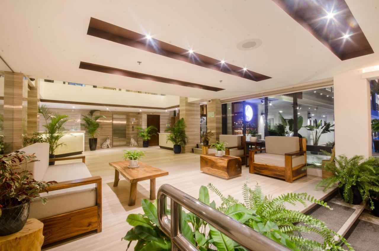 คอมแมนเดอร์ สวีท เดอ โบราไกย์ Hotel Manoc-Manoc ภายนอก รูปภาพ