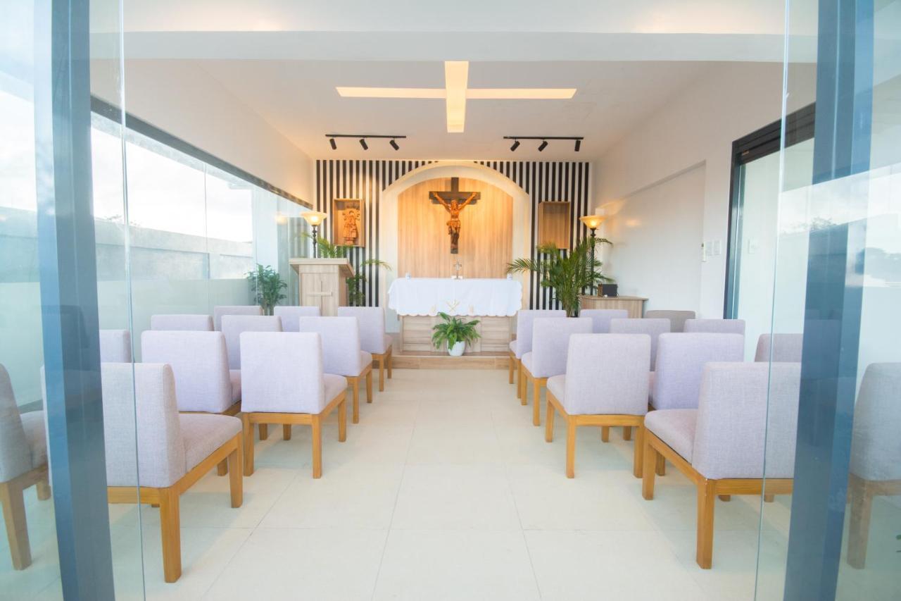 คอมแมนเดอร์ สวีท เดอ โบราไกย์ Hotel Manoc-Manoc ภายนอก รูปภาพ