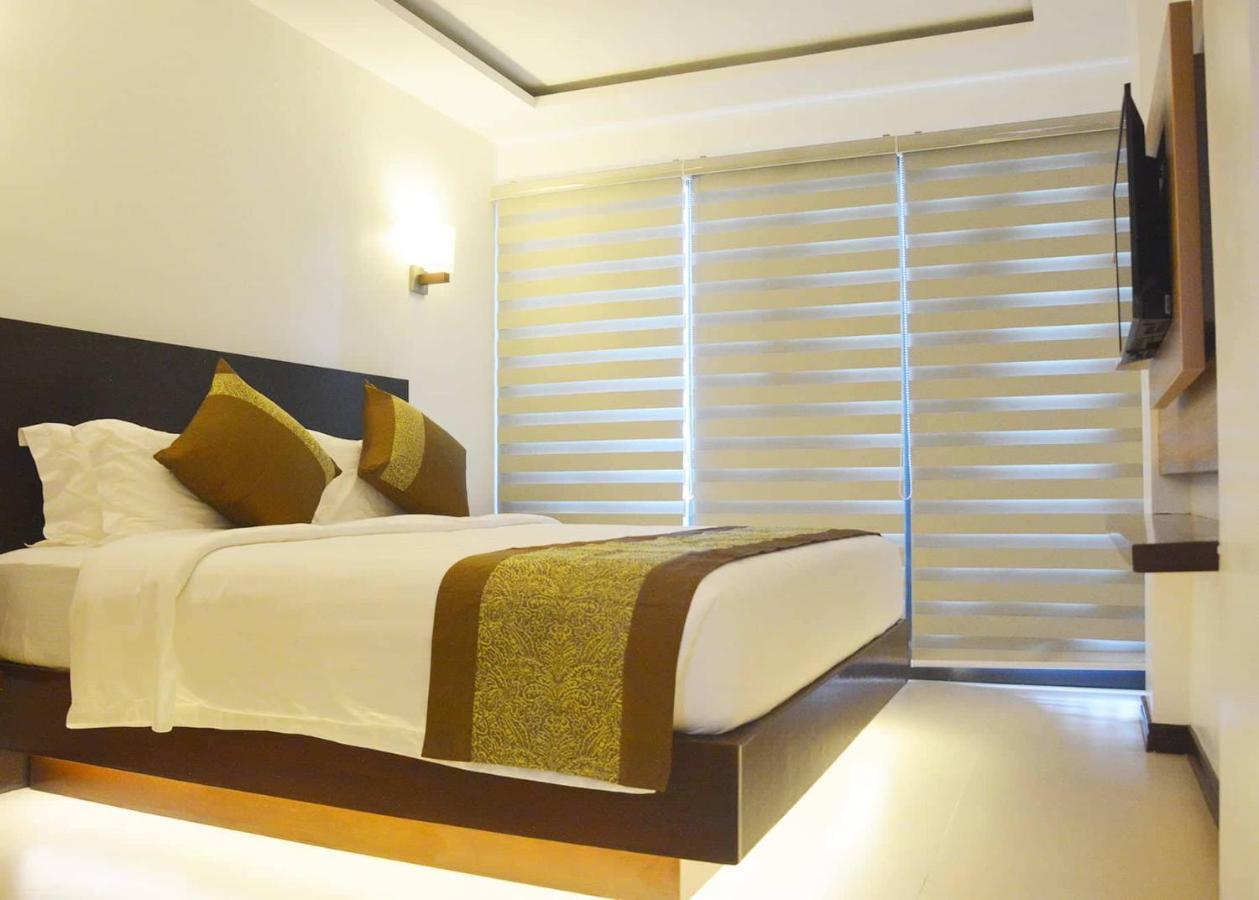 คอมแมนเดอร์ สวีท เดอ โบราไกย์ Hotel Manoc-Manoc ภายนอก รูปภาพ