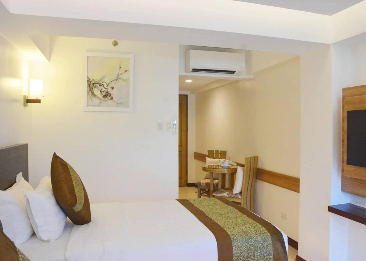 คอมแมนเดอร์ สวีท เดอ โบราไกย์ Hotel Manoc-Manoc ภายนอก รูปภาพ