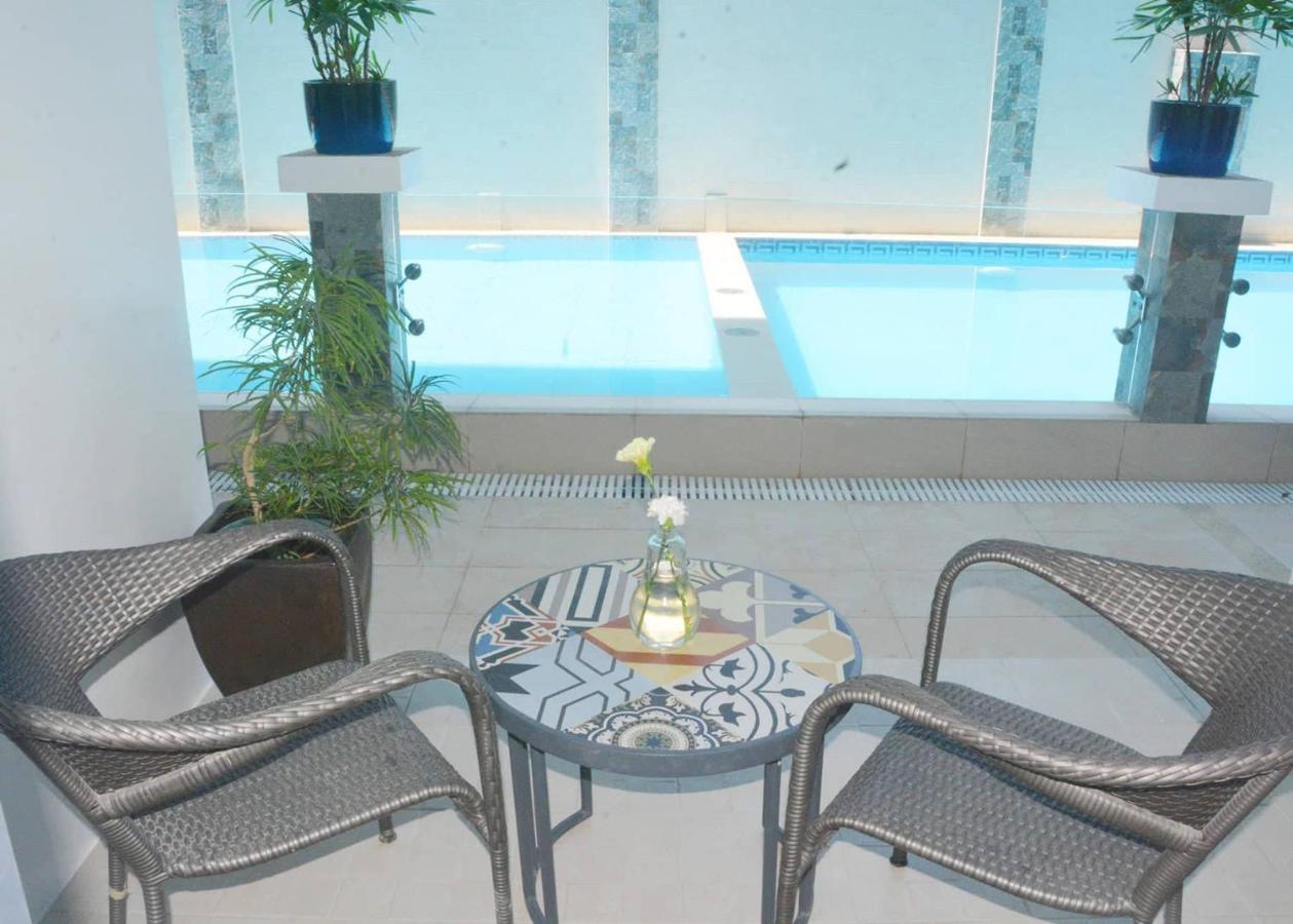 คอมแมนเดอร์ สวีท เดอ โบราไกย์ Hotel Manoc-Manoc ภายนอก รูปภาพ