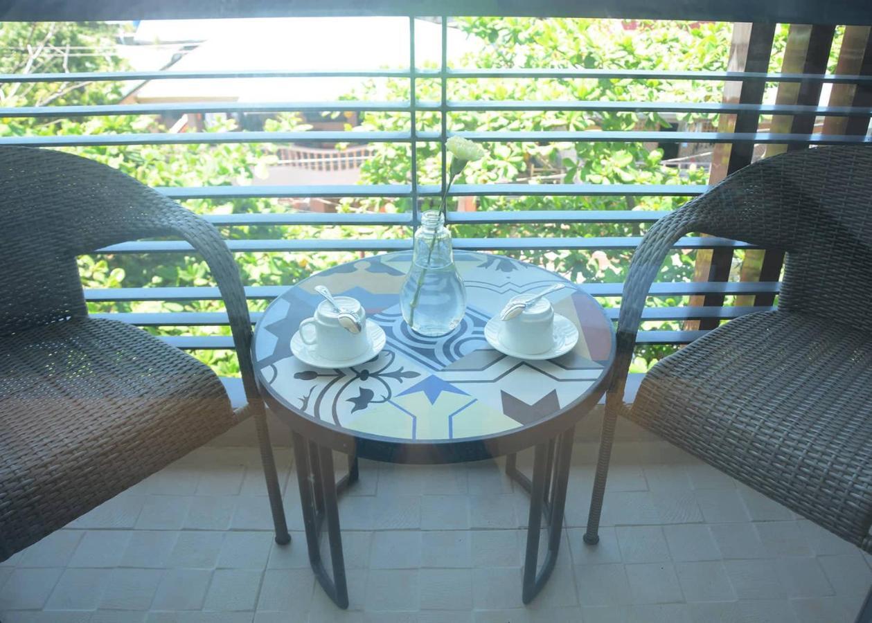 คอมแมนเดอร์ สวีท เดอ โบราไกย์ Hotel Manoc-Manoc ภายนอก รูปภาพ